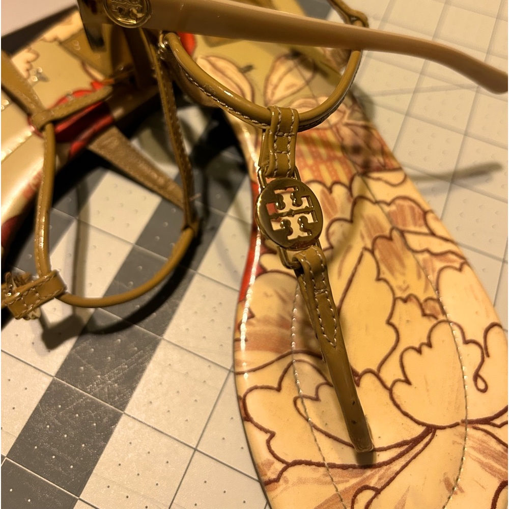 Tory Burch round ivory tortoise shell sunglasses and Tory Burch sandals